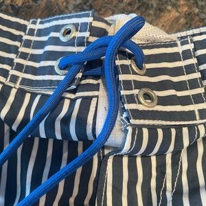 Men’s swimming shorts/beach.